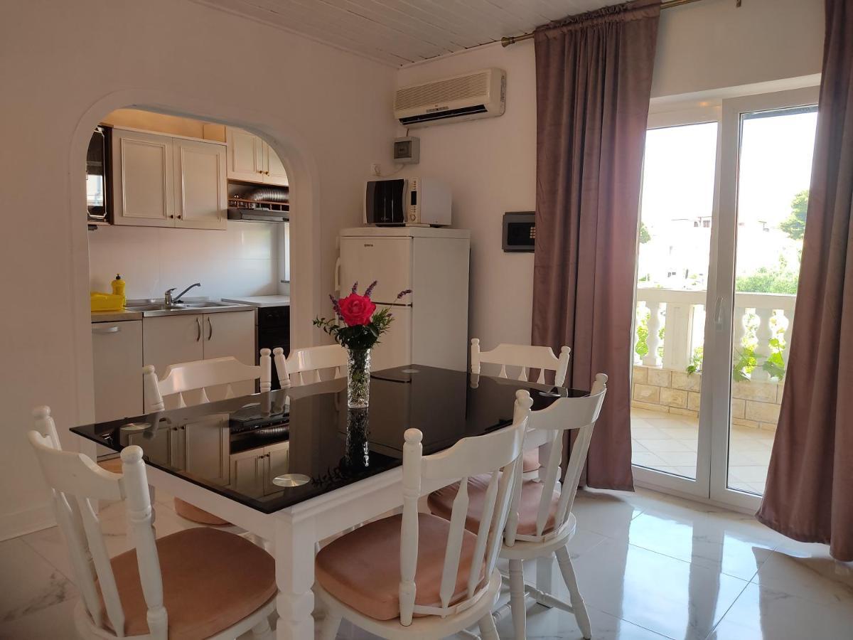 Apartments Milka Vodice Luaran gambar