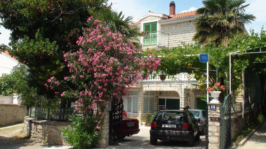 Apartments Milka Vodice Luaran gambar